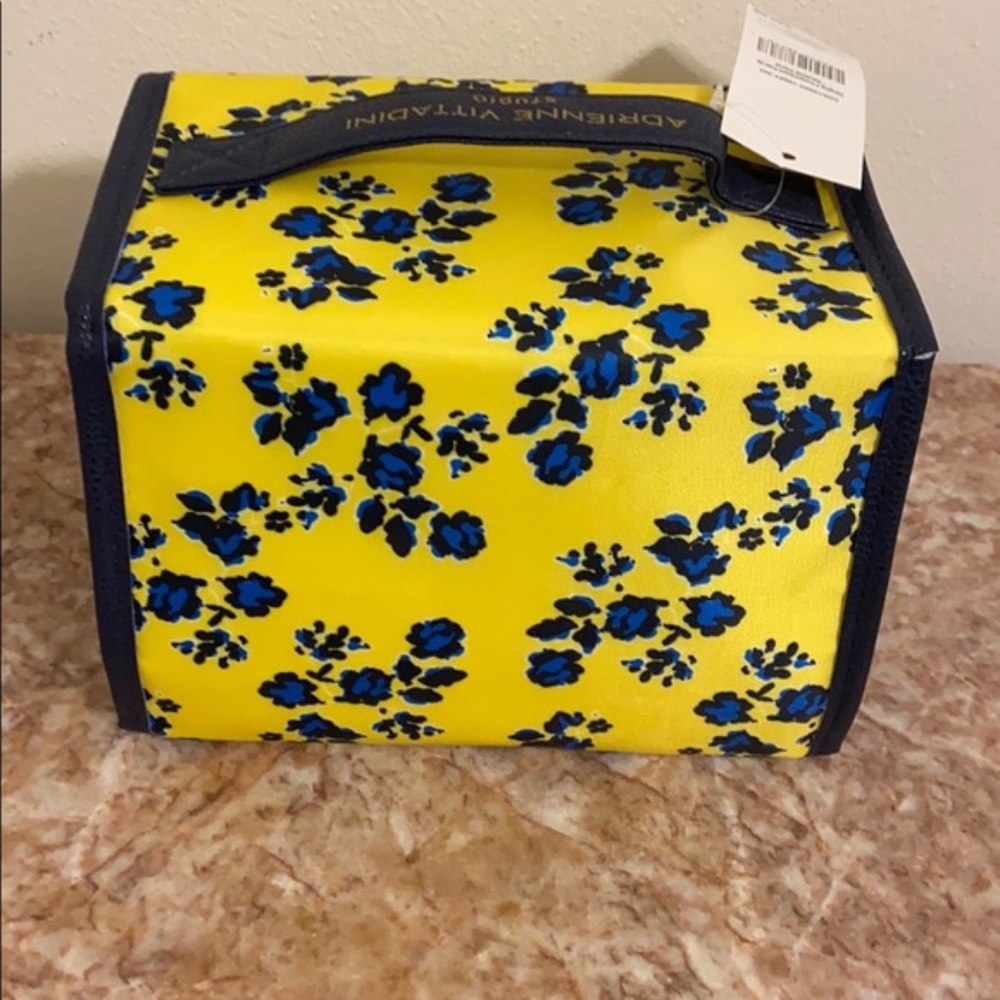 Adrienne Vittadini Hanging Cosmetic Bag